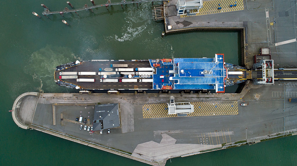 Truck to vessel bunkering srevice
